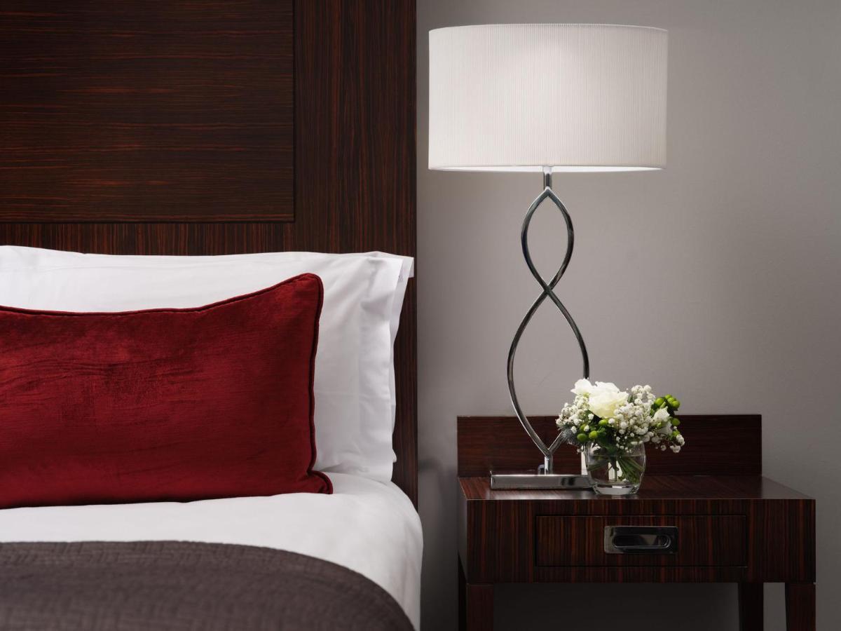 Lyrath Estate Hotel Kilkenny Exterior photo A table lamp