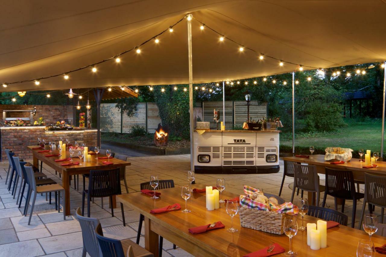 Lyrath Estate Hotel Kilkenny Exterior photo The outdoor dining area at the hotel